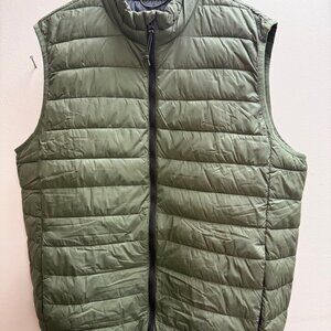 Old Navy Army Green Men's puffer vest